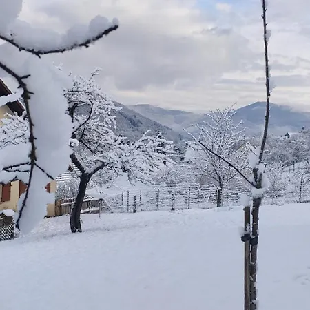 Douillet Avec Vue Sur Les Montagnes Fouchy