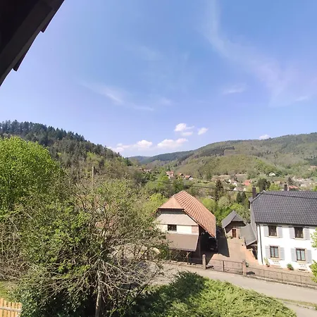 Douillet Avec Vue Sur Les Montagnes Διαμέρισμα