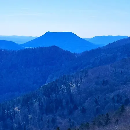 Douillet Avec Vue Sur Les Montagnes Διαμέρισμα
